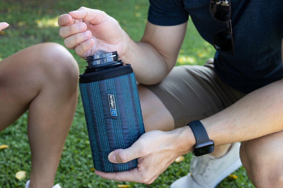 Nalgene product view: 32oz Insulated Sleeve Z4 — 32oz Insulated Sleeve